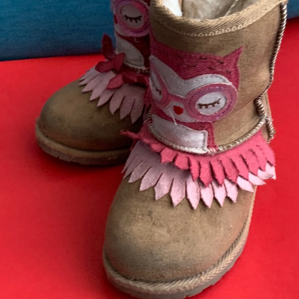 Owl Ugg-like boots